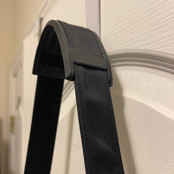 GUESS 90s Crossbody Bags for Women - Picture 10 of 16